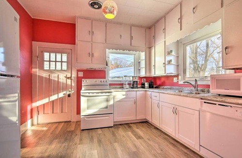 Sturgeon Bay House | The Door Belle - Downtown bungalow
