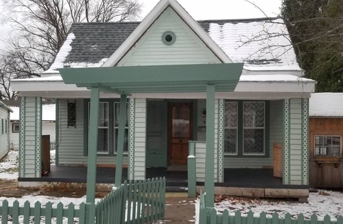 Sturgeon Bay House | The Door Belle - Downtown bungalow