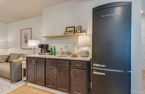 Elizabethton Apartment | The Downtown Post The Collin Suite