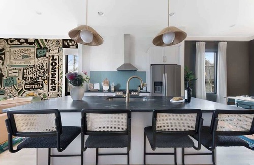 Eighth Avenue House | The Duet - Rooftop Lounge - 5 Mins to Broadway