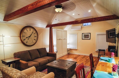 Jonesborough Cottage | The Eggplant Cottage in Jonesborough, Tennessee