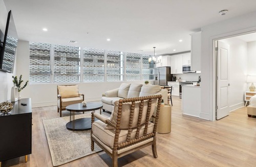 Central Business District Hotel | The Eleanor 5BD/3B - All King Bedrooms, 8th Floor