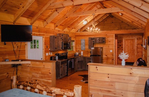South Bloomingville Cabin | The Escape - Visit The Oasis - a cozy, pet-friendly cabin just minutes from Hocking Hills State Park. Private tot tub and serene outdoor space to reset in nature.