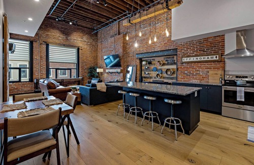 Effingham Apartment | The Exchange. Downtown Luxury for Two, XCHNG. Industrial Executive Loft w/King Bed