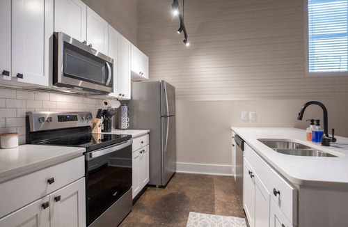 Floyd Apartment | The Farmers Supply-Unit 101 in Historic Downtown Floyd