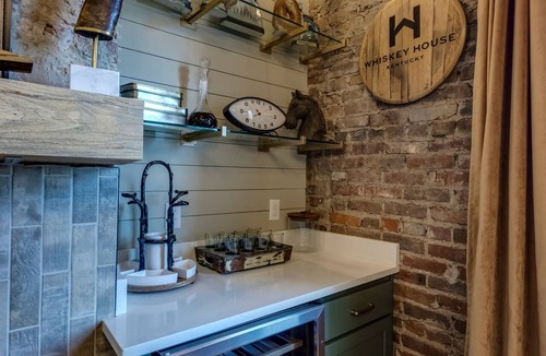 Bardstown Apartment | The Full Proof Penthouse in Downtown Bardstown walking to restaurants & shops.