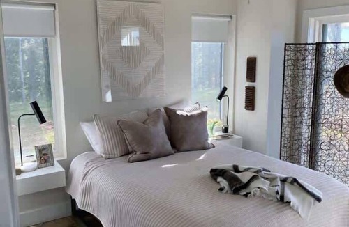 Vesta House | The Gathering Barn by Buffalo Mountain Getaway