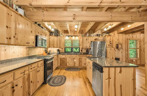Creston Cabin | The Gathering Place - Blue Ridge Mountain Retreat - 30 acres to explore - Pool Table - Sleeps 15