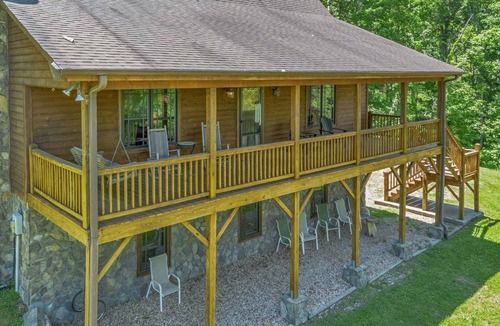 Creston Cabin | The Gathering Place - Blue Ridge Mountain Retreat - 30 acres to explore - Pool Table - Sleeps 15