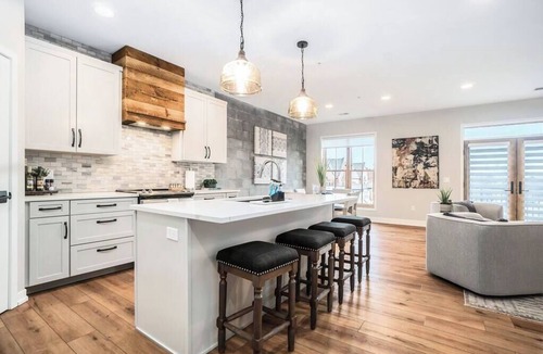 Holland Condo | The George and Evelyn on 8th, Evelyn 202