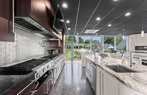 Terrell House | The Glass Mansion w/Optional Boat Rental
