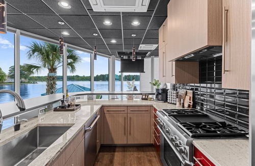 Terrell House | The Glass Mansion w/Optional Boat Rental