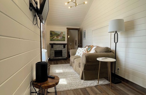 Jasper House | The Goat House, a Barn Apartment, LGBT+ Friendly