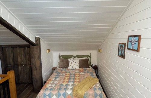 Jasper House | The Goat House, a Barn Apartment, LGBT+ Friendly