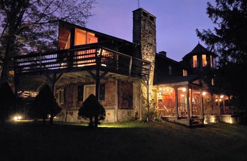 Timberline House | The Golden Eagle Vacation Rental, a 3 minute walk to Timberline Ski Slopes