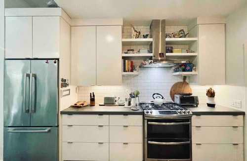 Oxford House | The Grace, Multi-family only 5 miles to Sq & campus!