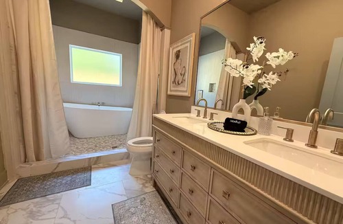 Baton Rouge House | The Grand Magnolia - Entire home in Baton Rouge, Louisiana