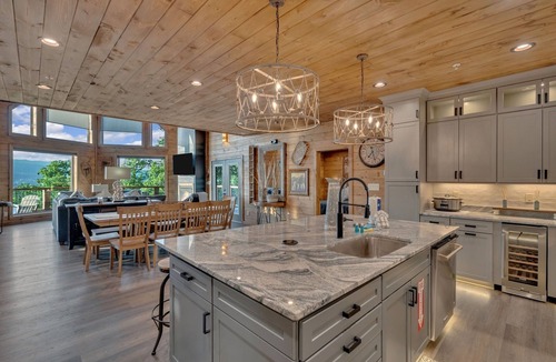 Gatlinburg - Pigeon Forge Cabin | The Great Outdoors 5 Bedroom Cabin by RedAwning