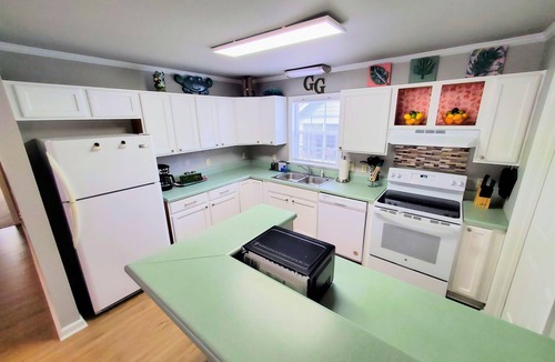Socastee House | The Green Gable - Colonial Charm close to it all