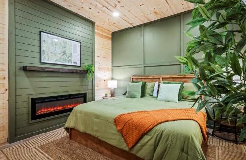 Rocky Grove House | The Greenhouse NEW - 450ft to Trailhead
