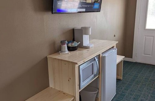 Munising Hotel | The Greenland Motel - Room No.2