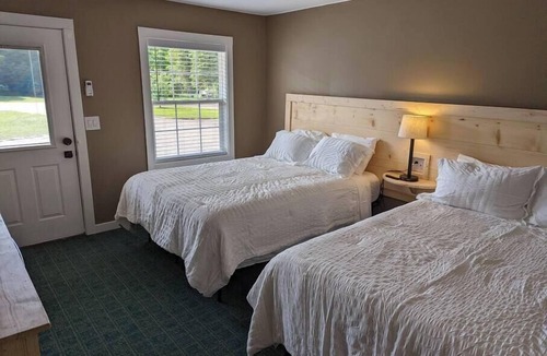 Munising Hotel | The Greenland Motel - Room No. 6