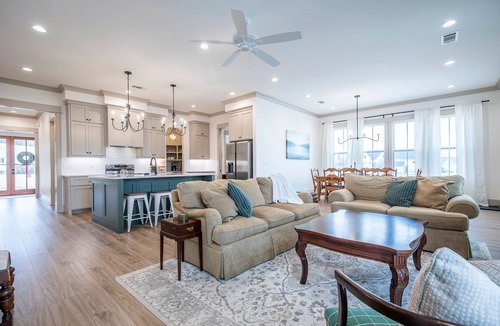 Plein Air House | The Grove Getaway, 4BR Haven by Velvet Ditch Villas
