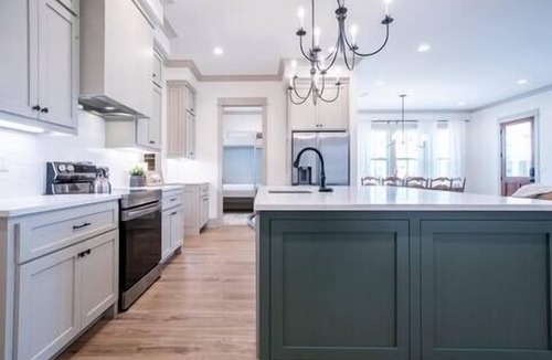 Plein Air House | The Grove Getaway, 4BR Haven by Velvet Ditch Villas