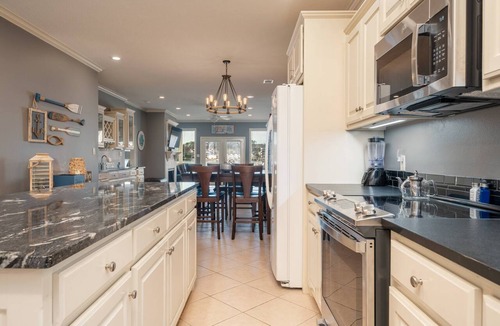 Lake Hamilton Condo | The Haven on Hamilton: Charming Pet-Friendly Lakefront Condo w/Porch, Dock Access & Stunning Views!