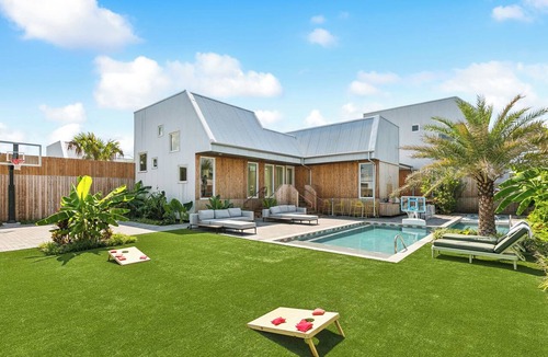 Bywater Hotel | The Herald at CastleDay - Private Pool, Spa