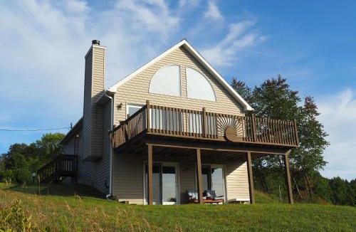 Frankfort House | The Hilltop Retreat - Peaceful with Great Views!