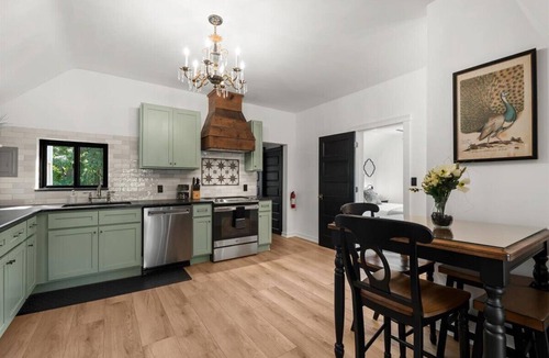 Holly Apartment | THE HOLLY HACIENDA - WALK to Downtown Holly, 2-Bed 2-Bath !