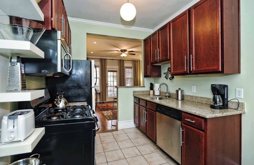 Dilworth Apartment | The Home Collection: Pet-Friendly King Suite near South End & Freedom Park