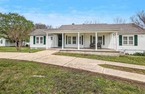 Mountain View House | The Homestead on Main ~ walk to historic square