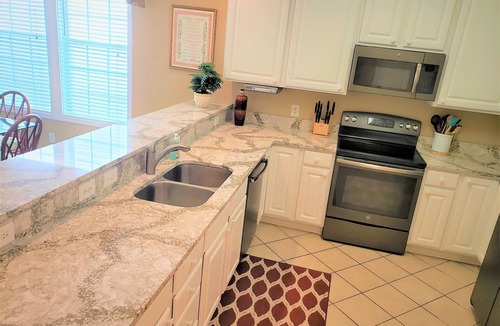 Surfside Beach House | The Ideal Vacation ~ Private POOL, Perfect Location ~ Spacious & Clean