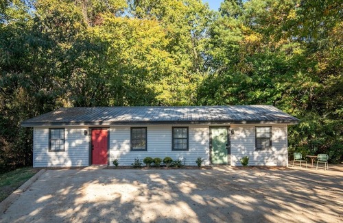Oxford House | The Ira, 1BR King Nook by Velvet Ditch Villas