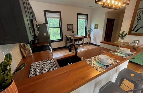 Roselawn Finance House | The Jules - Charming 3-bedroom house in Linwood