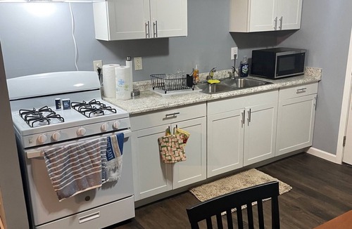 Stanton House | The Lazy Hiker l Cozy 2BR l 15 min to RRG l WI-FI