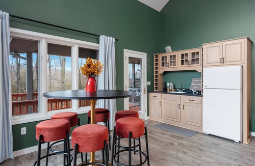 Bellaire House | The Legend Lodge ~ Bellaire's Retreat ~Golf Sim, Ski, Sauna, Arcade, Pool Table