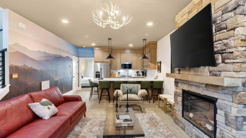 Katie Hill Neighborhood House | The Lodge by AvantStay