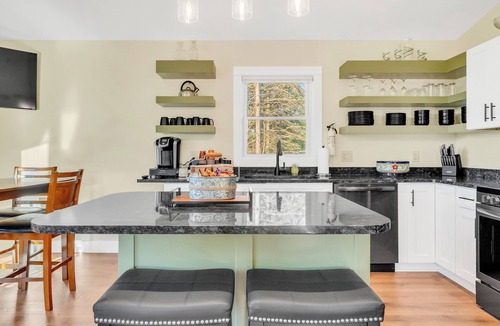 Port Sanilac House | The Loft at Huron Shores, Golf Course Views & Relaxing Getaway