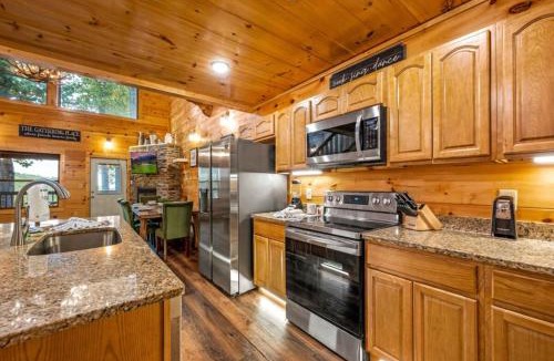 Sevierville House | The Lookout Pair by Ghosal Luxury Lodging