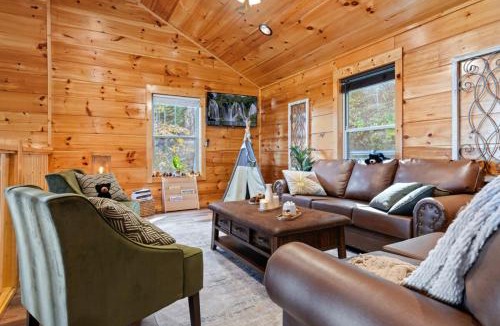 Sevierville House | The Lookout Pair by Ghosal Luxury Lodging
