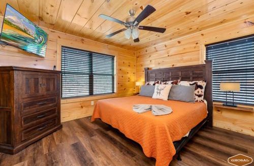 Sevierville House | The Lookout Pair by Ghosal Luxury Lodging