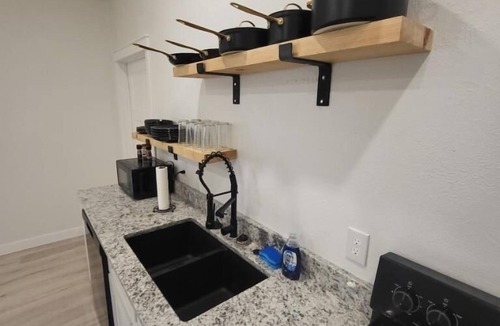 Bonne Terre Apartment | The Lux- Cozy 2-bedroom apartment with AC and WiFi in enjoyable Bonne Terre