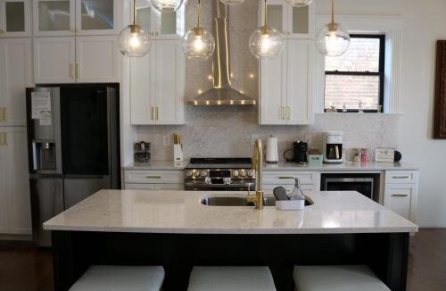 Metropolis Apartment | The Luxe Building- 2 Bedroom Apartment in Metropolis