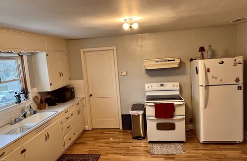 Carmi Apartment | The Main Street Loft in Carmi, IL - spacious, artsy, comfortable - sleeps 8