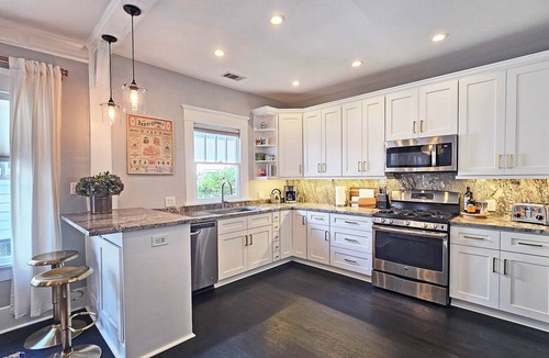 East Side House | The Manhattan, 3BR/2Bath, Spacious Craftsman in Grant Park/ATL, Screened Porched