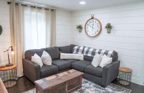 Peterstown House | The Mill House at Four Fillies Lodge w/Hot Tub