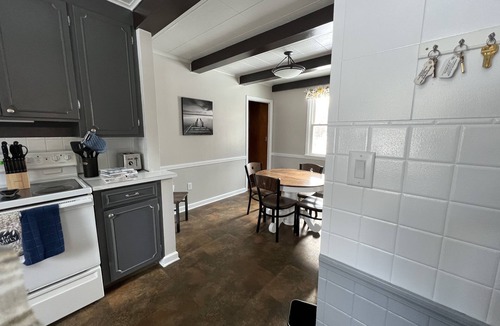Gladstone House | The Mill House - Comfortable 3 Bed House with Vintage Charm